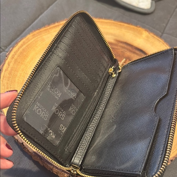 MICHAEL Michael Kors Black • EUC (Excellent Used Condition) Trendy - Picture 5 of 8